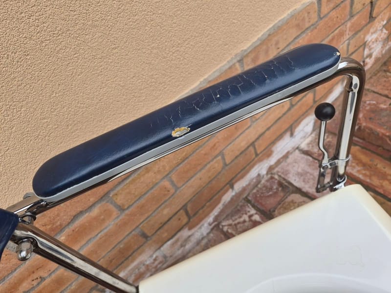 Kerekes szoba WC - lábtartó nélkül!