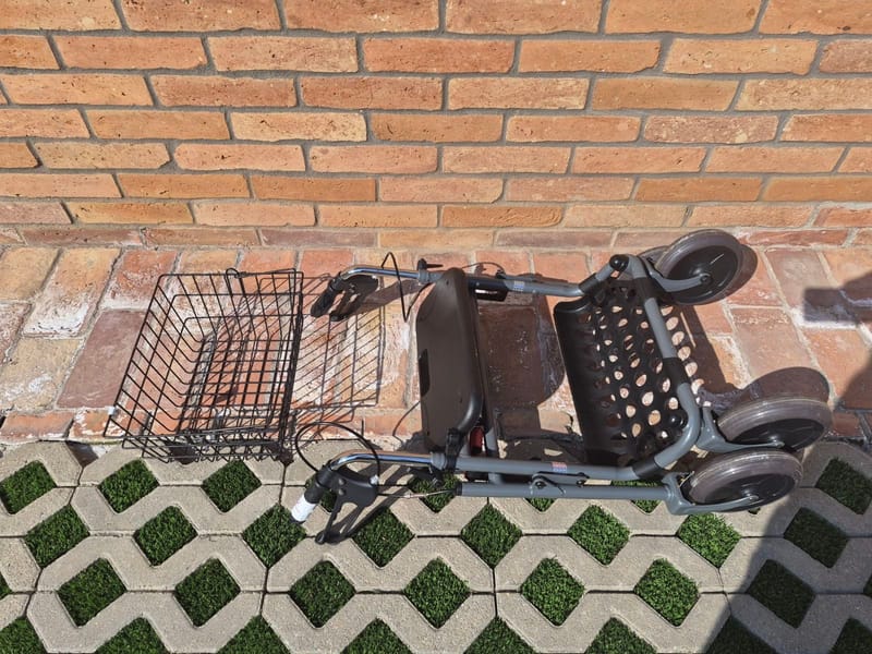 Új Rollátor gurulós járókeret - összecsukható - 2.