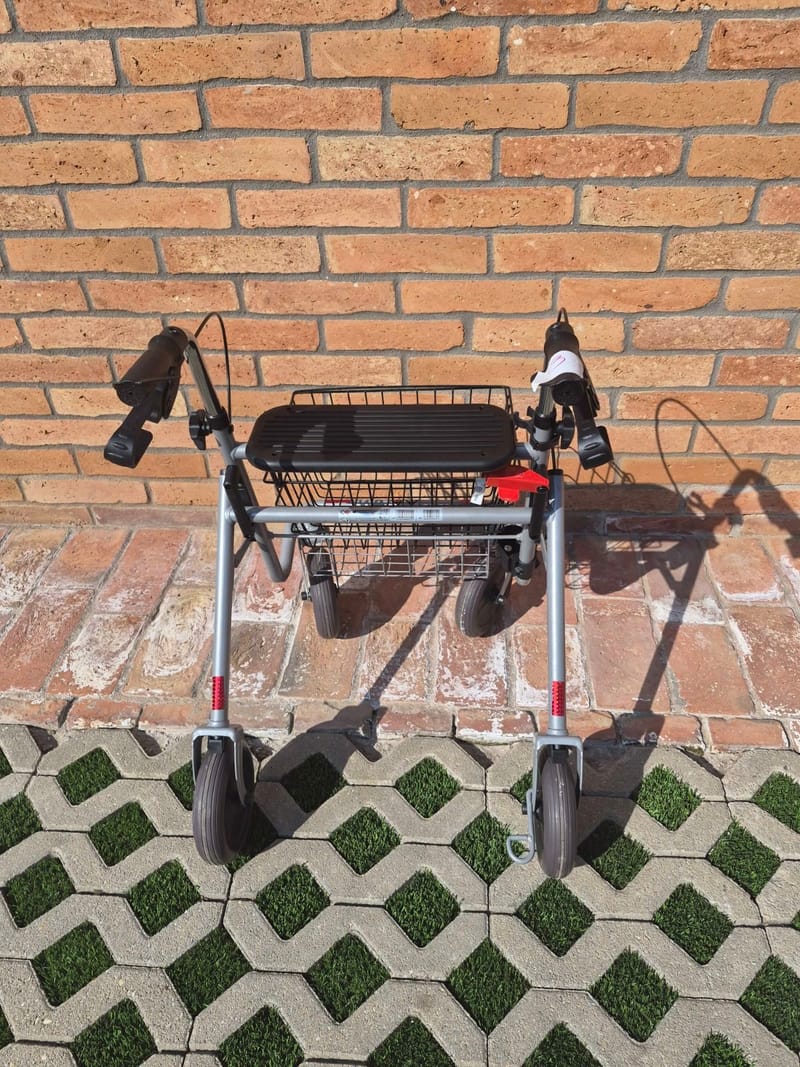 Új B+B Rollátor gurulós járókeret - összecsukható - 3.