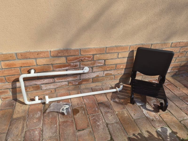 Fali kapaszkodó falra szerelhető fürdetőszékkel