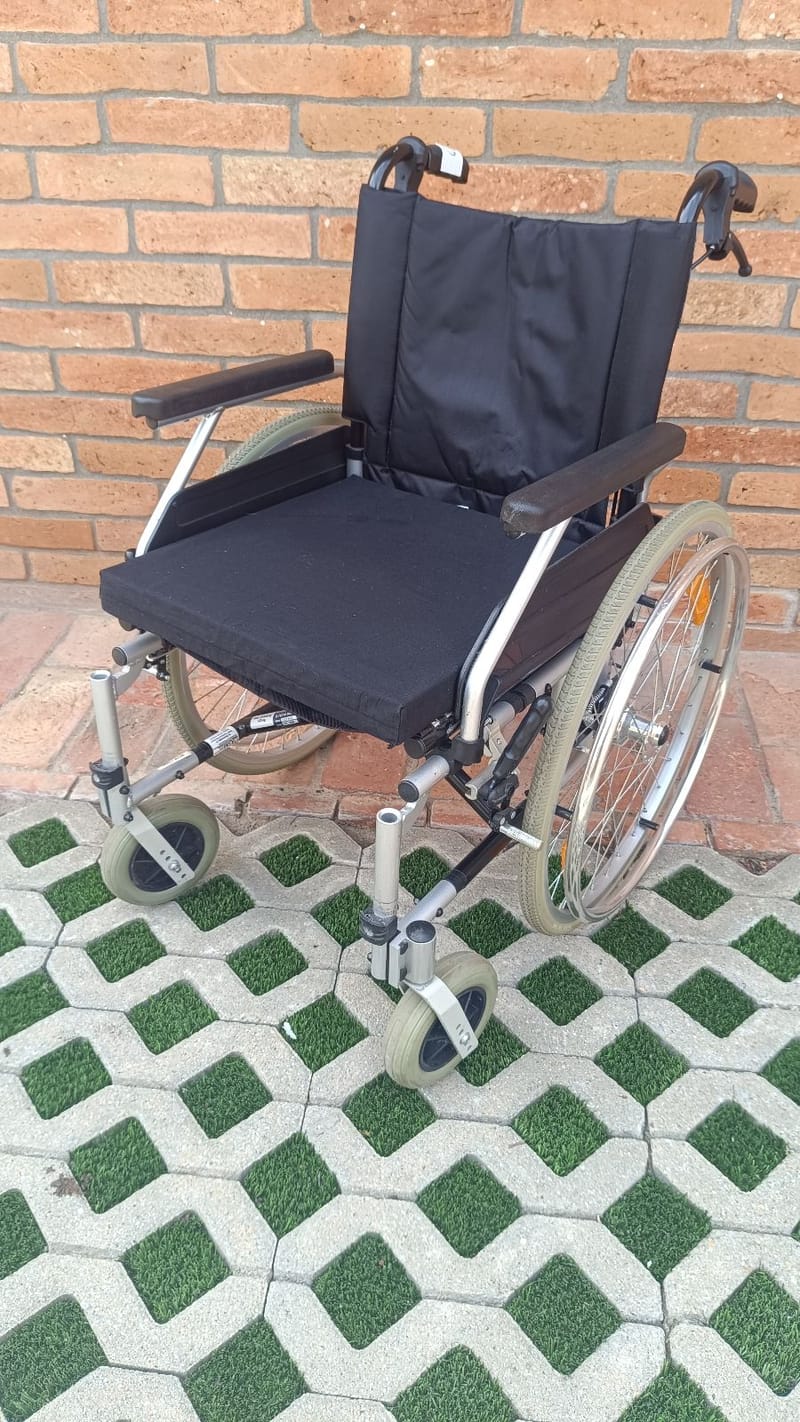 Moly kerekesszék tolókocsi - Lábtartó nélkül! - 43cm - 6.