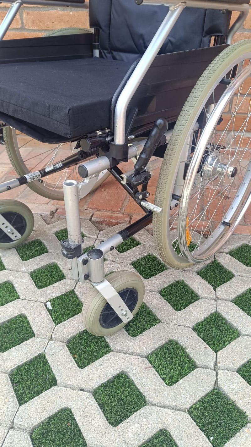 Moly kerekesszék tolókocsi - Lábtartó nélkül! - 43cm - 6.