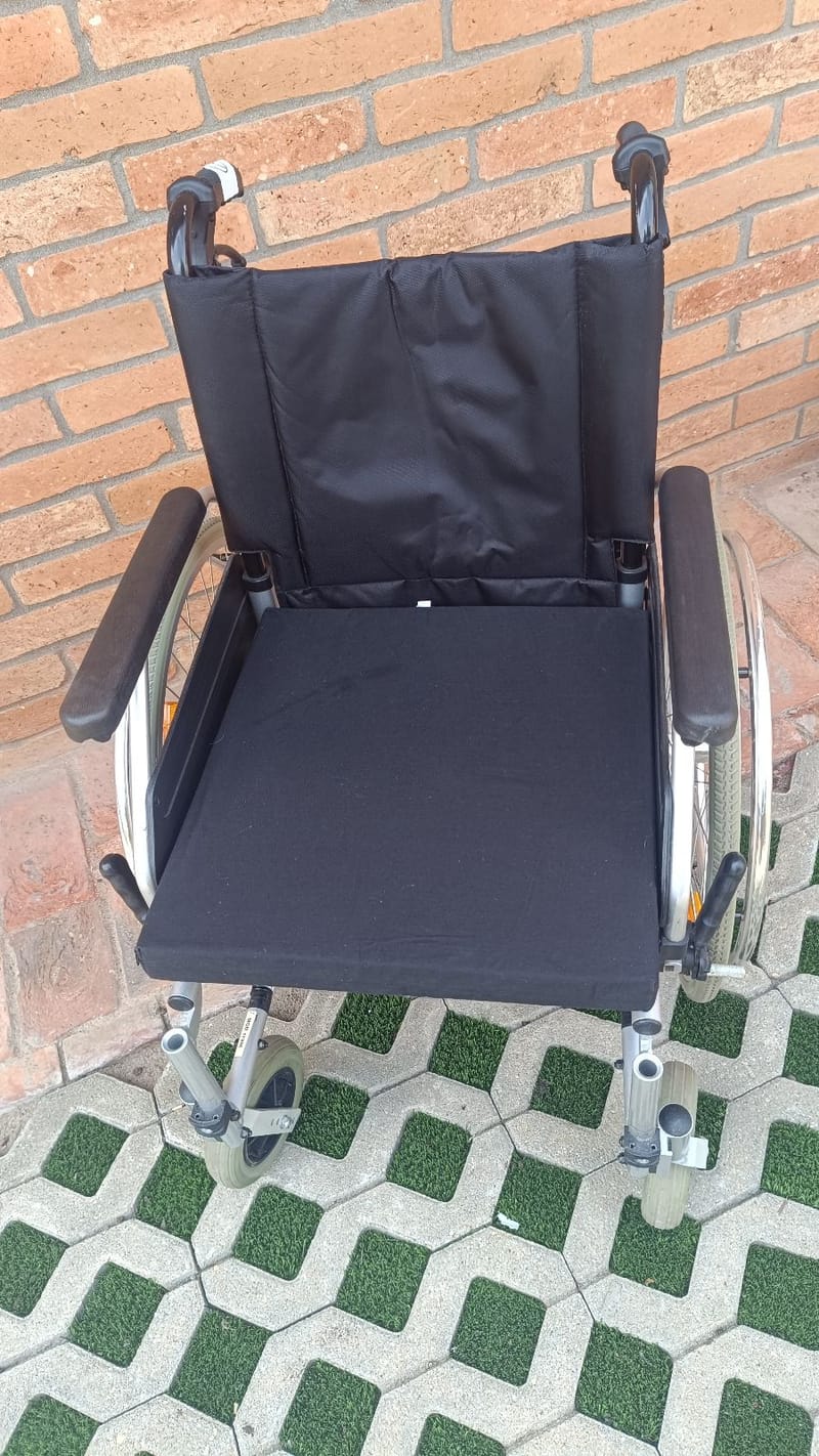 Moly kerekesszék tolókocsi - Lábtartó nélkül! - 43cm - 6.