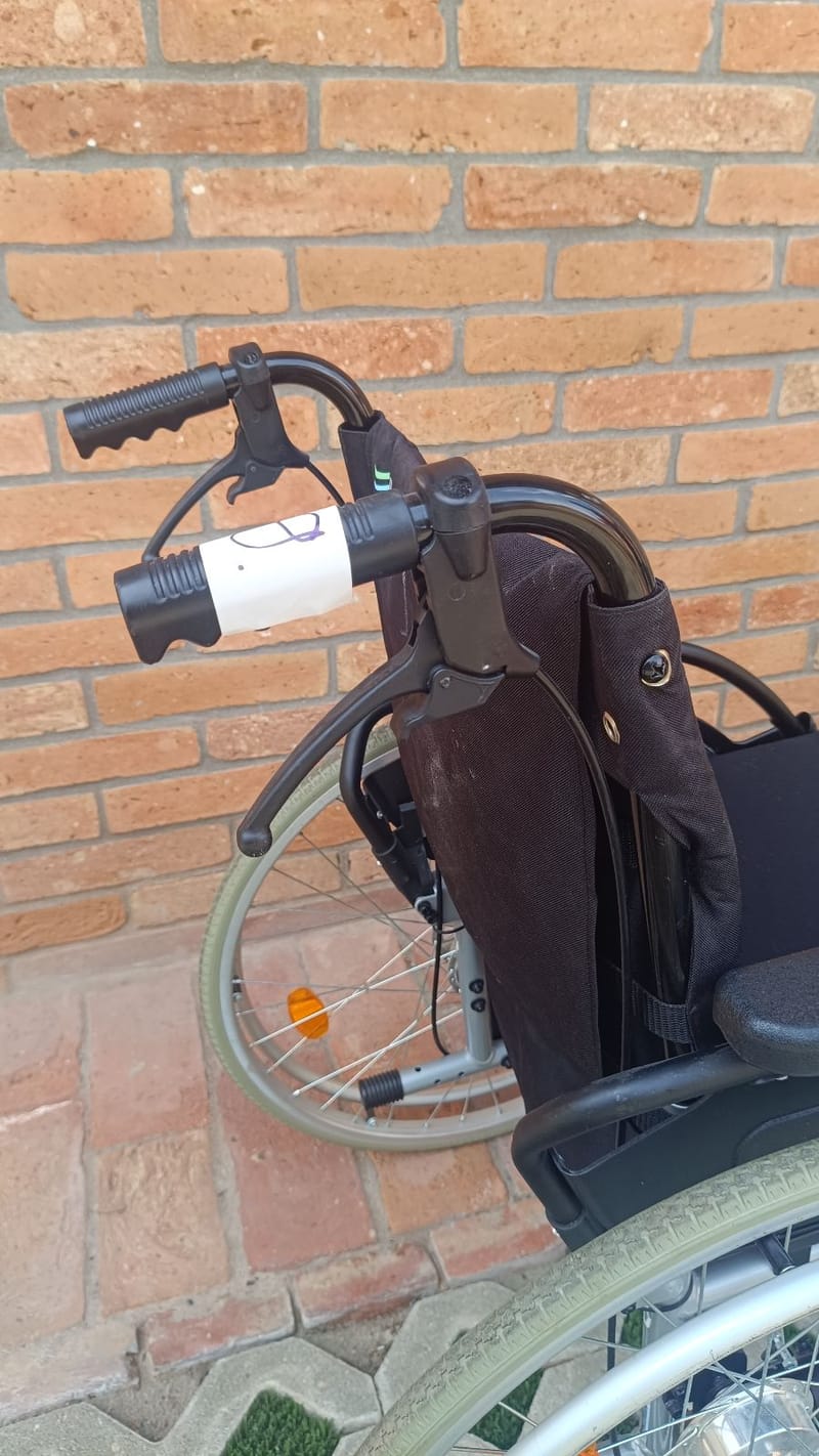 Breezy kerekesszék tolókocsi - Lábtartó nélkül! - 40cm - 9.