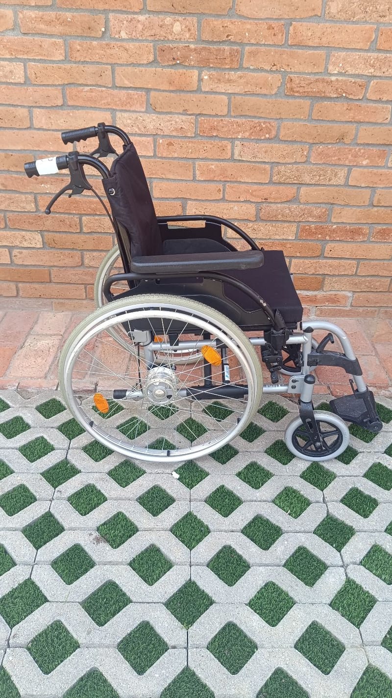 Breezy kerekesszék tolókocsi - Lábtartó nélkül! - 40cm - 9.