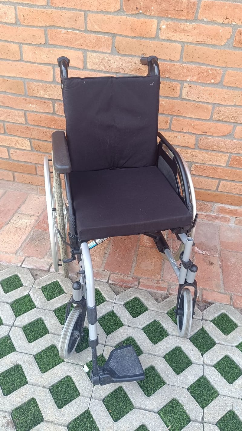 Breezy kerekesszék tolókocsi - Lábtartó nélkül! - 40cm - 9.