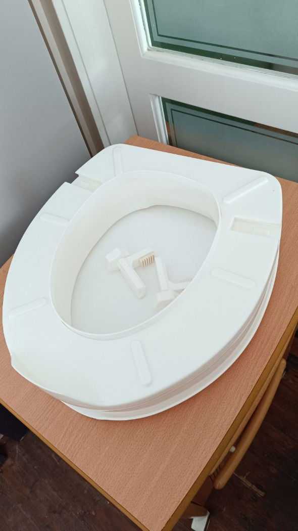 Új Meyra fedeles WC ülőke magasító - 10cm - 8.