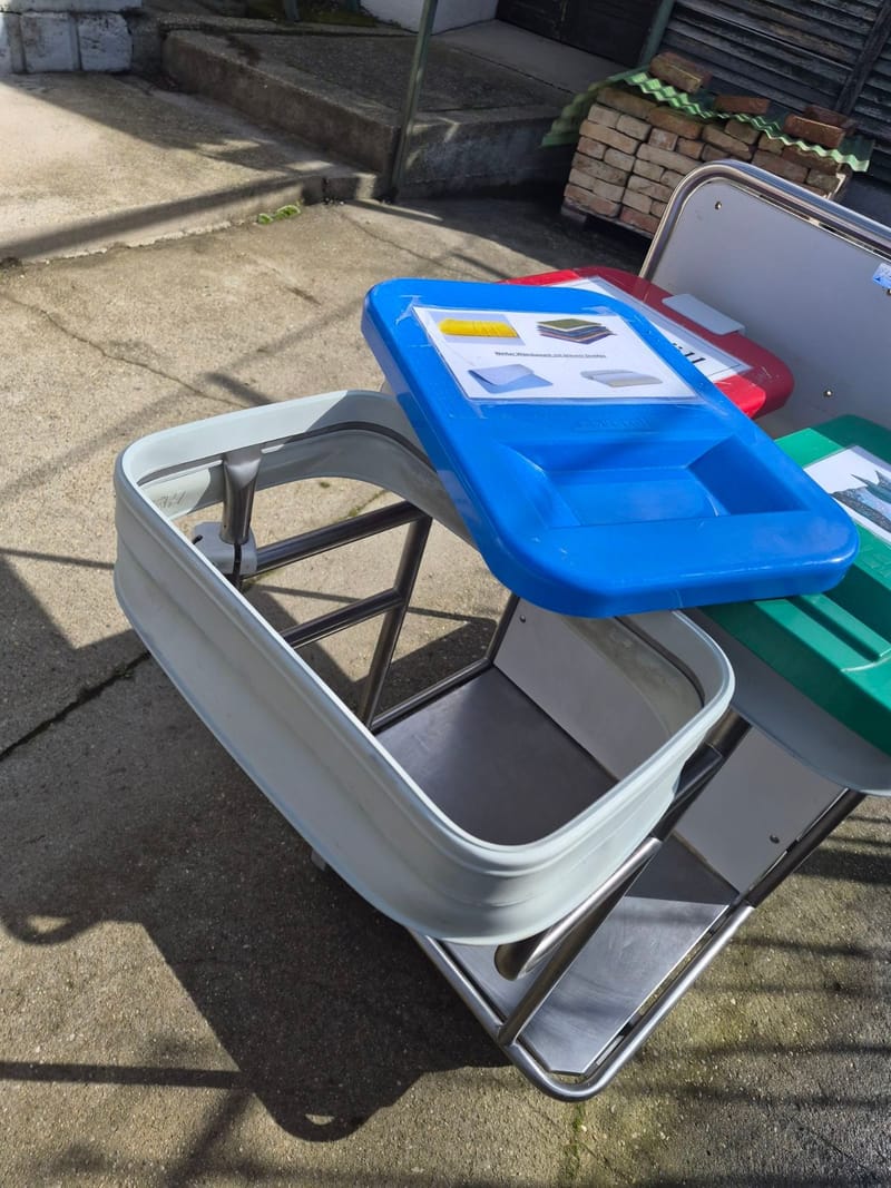 Szennyesgyűjtő ágyazó kocsi