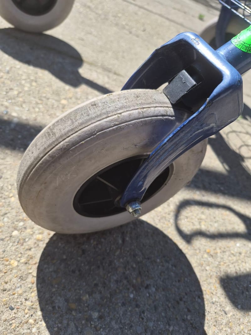 Gurulós járókeret - összecsukható - 5.