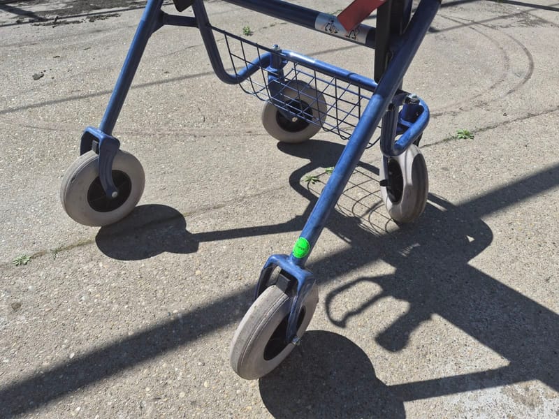 Gurulós járókeret - összecsukható - 5.