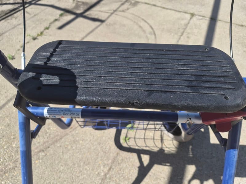 Gurulós járókeret - összecsukható - 5.