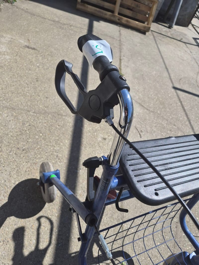 Gurulós járókeret - összecsukható - 5.