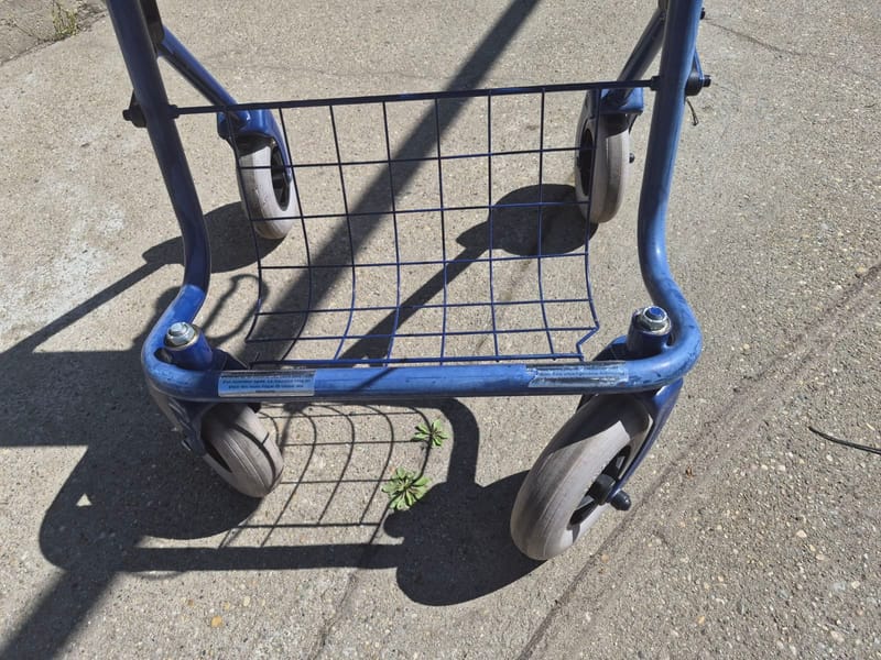 Gurulós járókeret - összecsukható - 5.