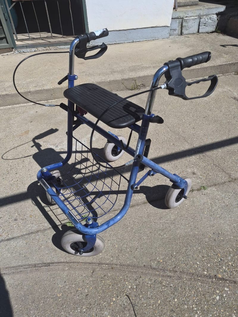 Gurulós járókeret - összecsukható - 5.