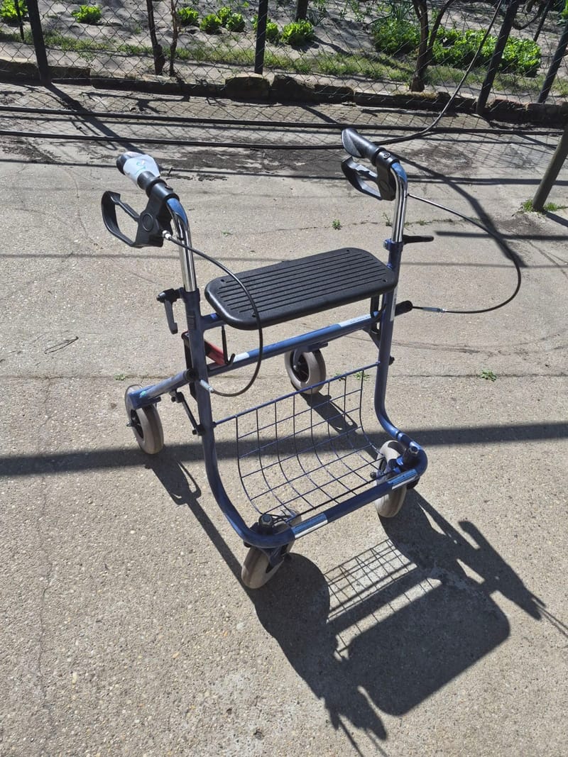 Gurulós járókeret - összecsukható - 5.