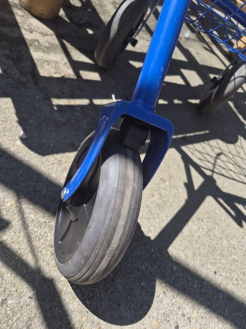 Gurulós járókeret - összecsukható - 6.