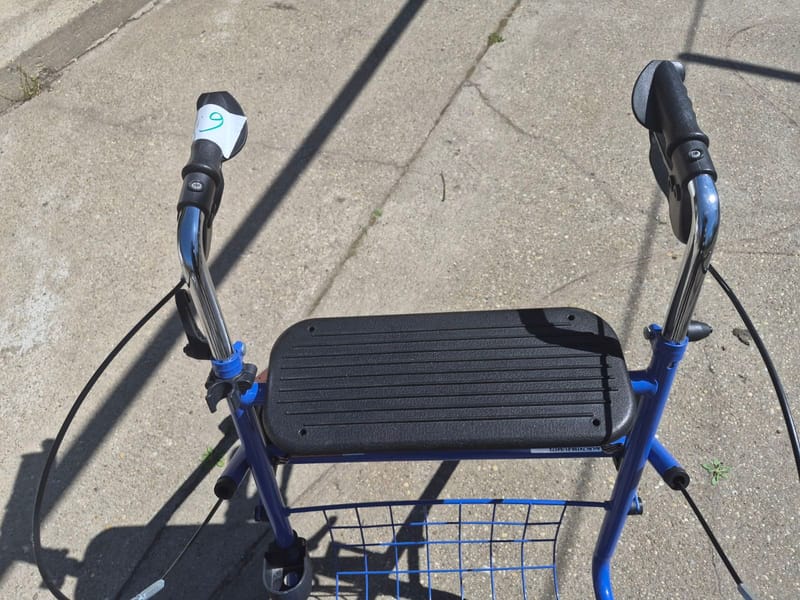 Gurulós járókeret - összecsukható - 6.