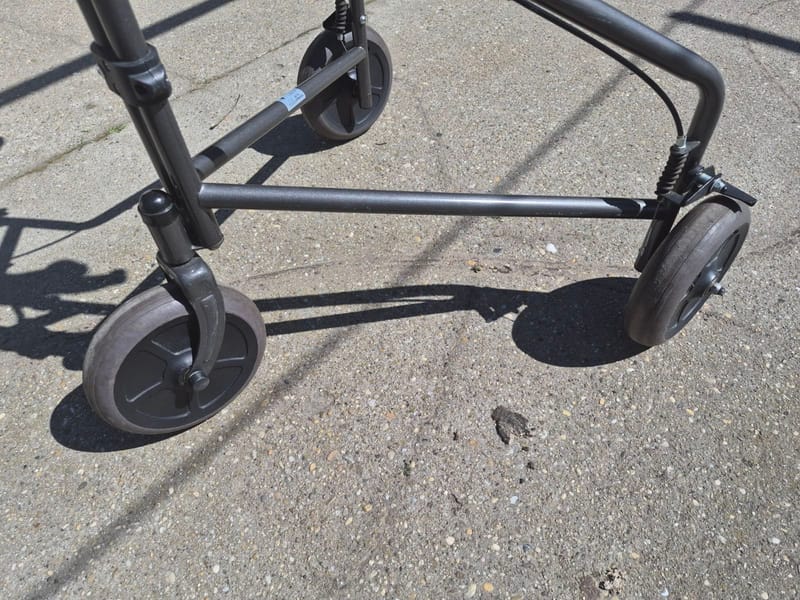 Gurulós járókeret - összecsukható - 7. 