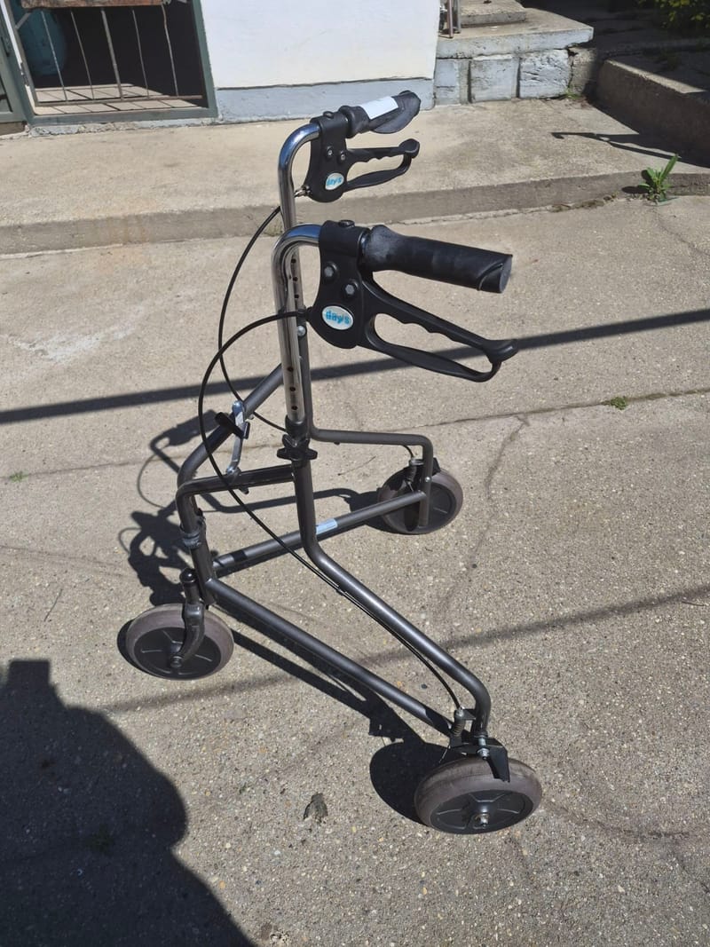 Gurulós járókeret - összecsukható - 7. 