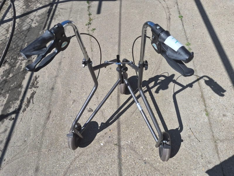 Gurulós járókeret - összecsukható - 7. 