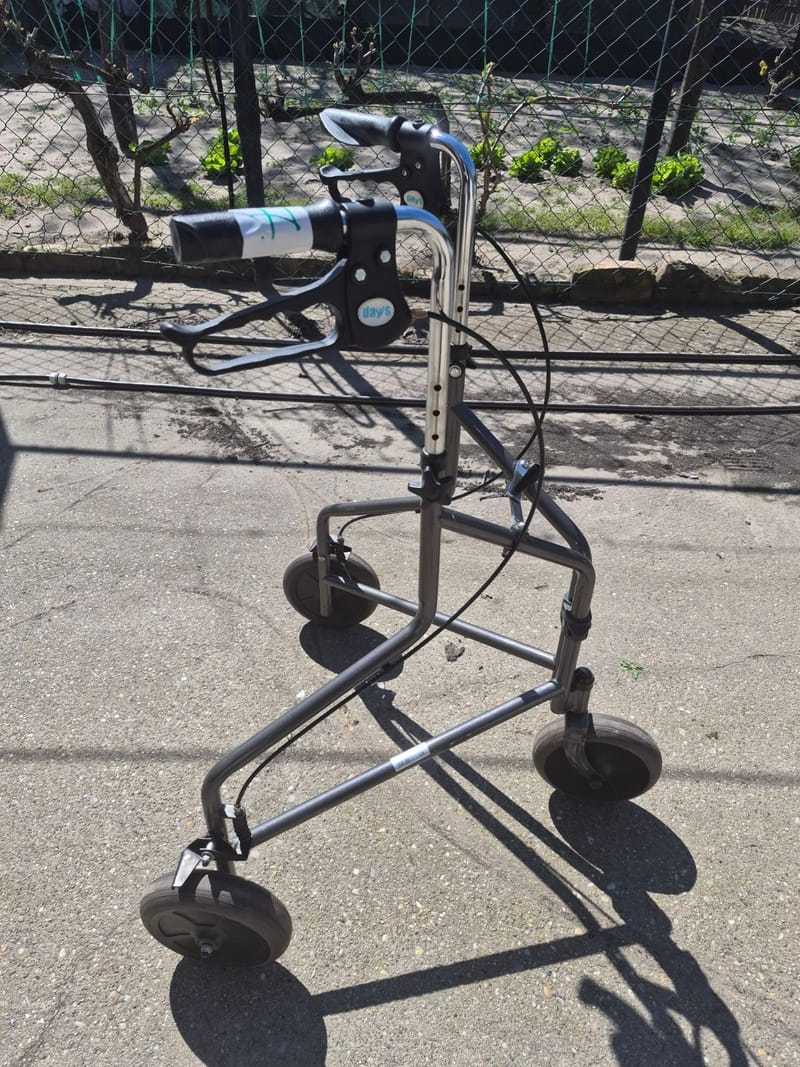 Gurulós járókeret - összecsukható - 7. 