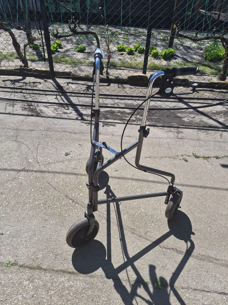 Gurulós járókeret - összecsukható - 7. 