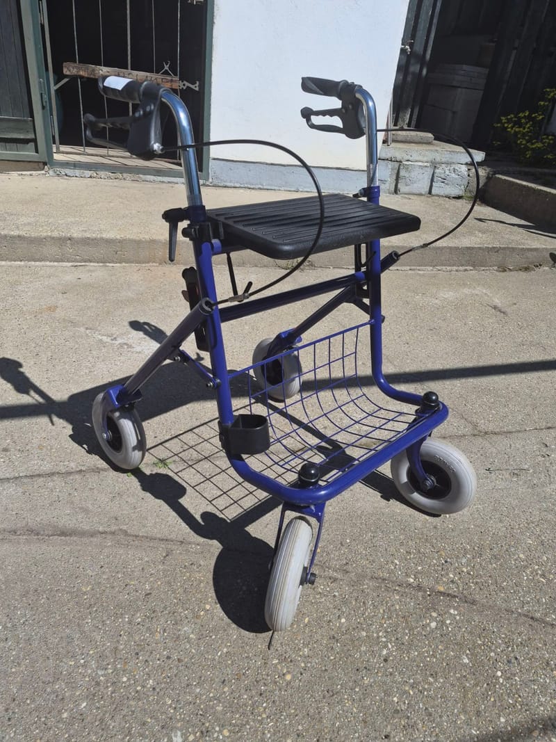 Gurulós járókeret - összecsukható - 8.