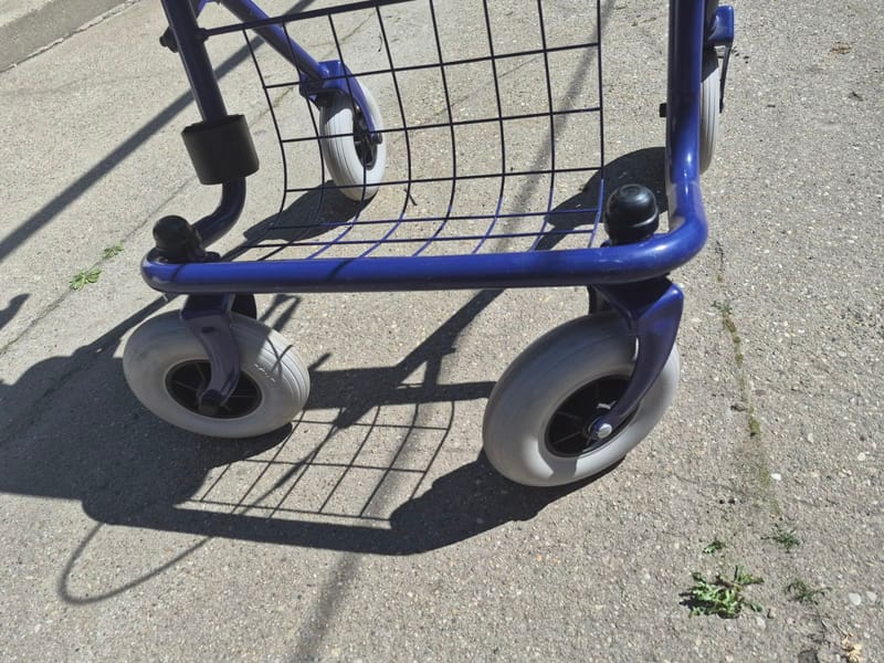 Gurulós járókeret - összecsukható - 8.