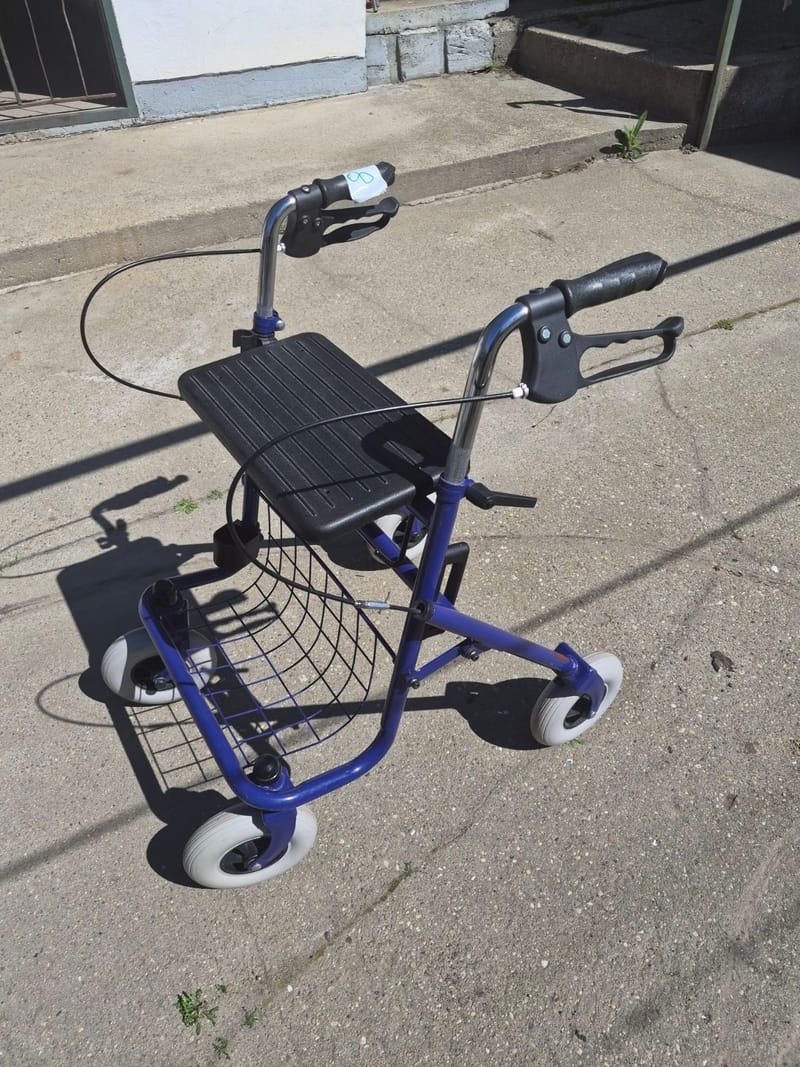 Gurulós járókeret - összecsukható - 8.