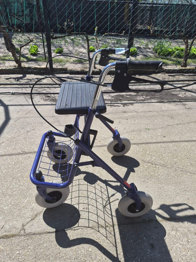 Gurulós járókeret - összecsukható - 8.