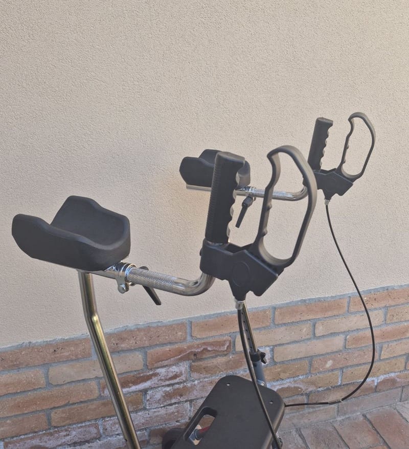 Új Rollátor gurulós járókeret - Kartámaszos!