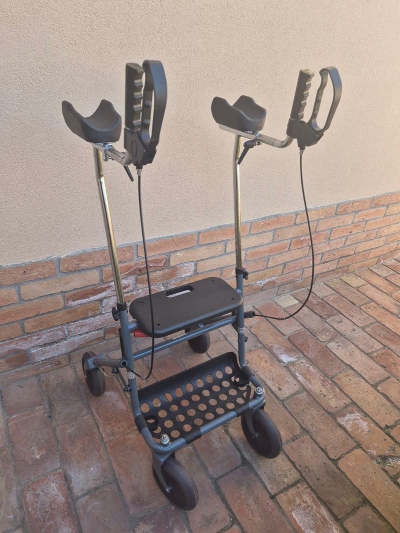 Új Rollátor gurulós járókeret - Kartámaszos!