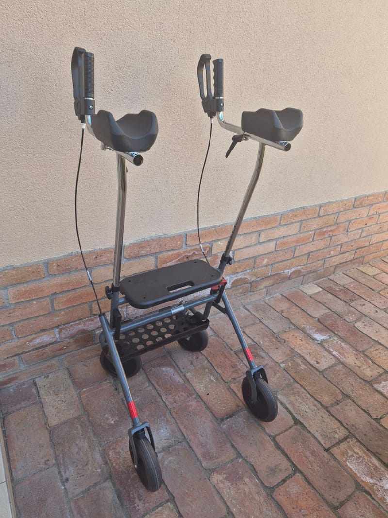 Új Rollátor gurulós járókeret - Kartámaszos!