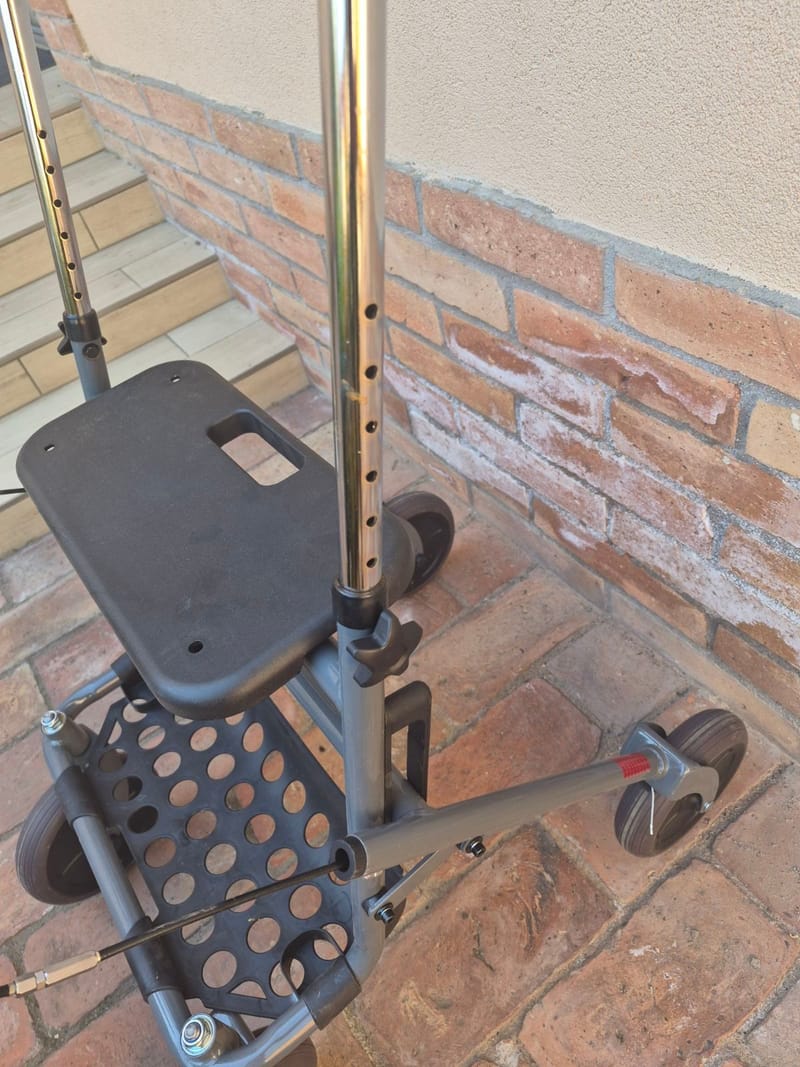 Új Rollátor gurulós járókeret - Kartámaszos!