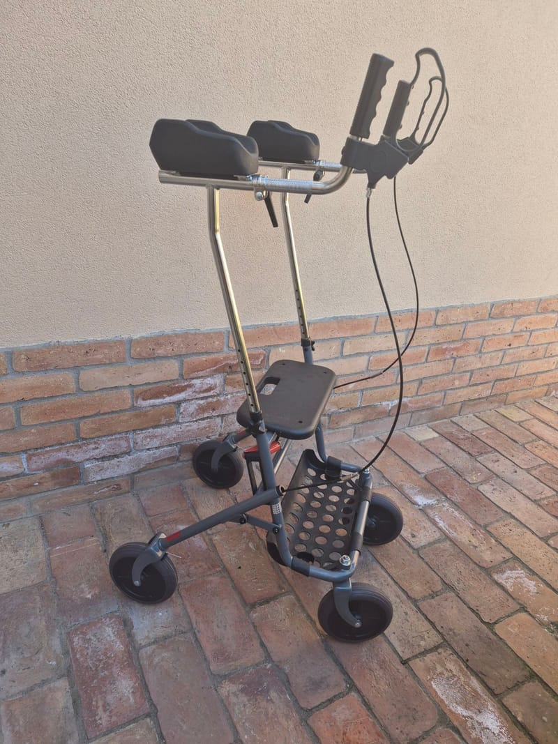 Új Rollátor gurulós járókeret - Kartámaszos!