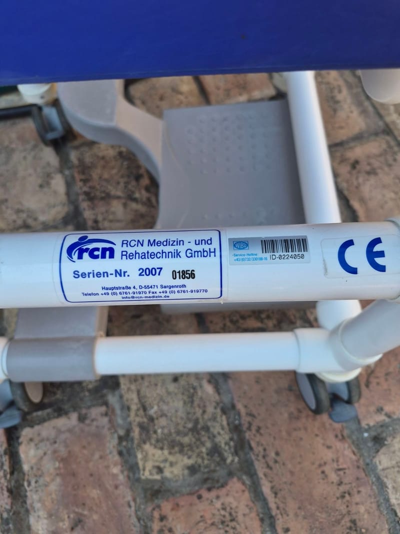 2in1 - Kerekes szoba WC + Fürdetőszék egyben (tartály nélkül)