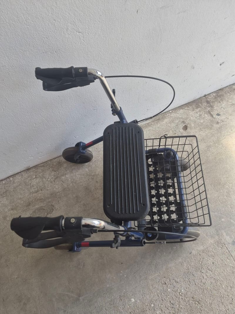 Gurulós járókeret rollátor