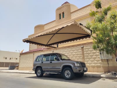مظلات معلقه في المدينة المنورة وينبع
