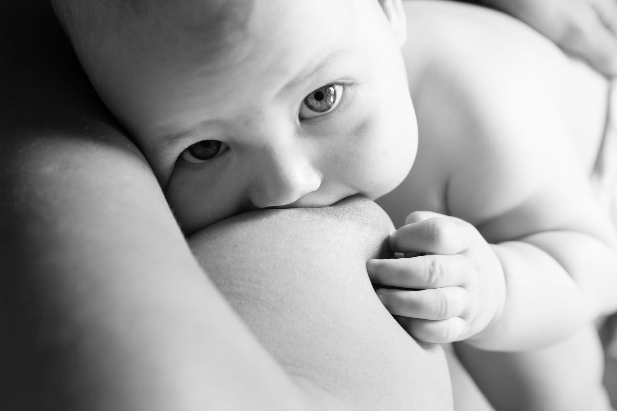 ابني بيعضني وهو بيرضع.. هل هي نهاية رحلة الرضاعة؟