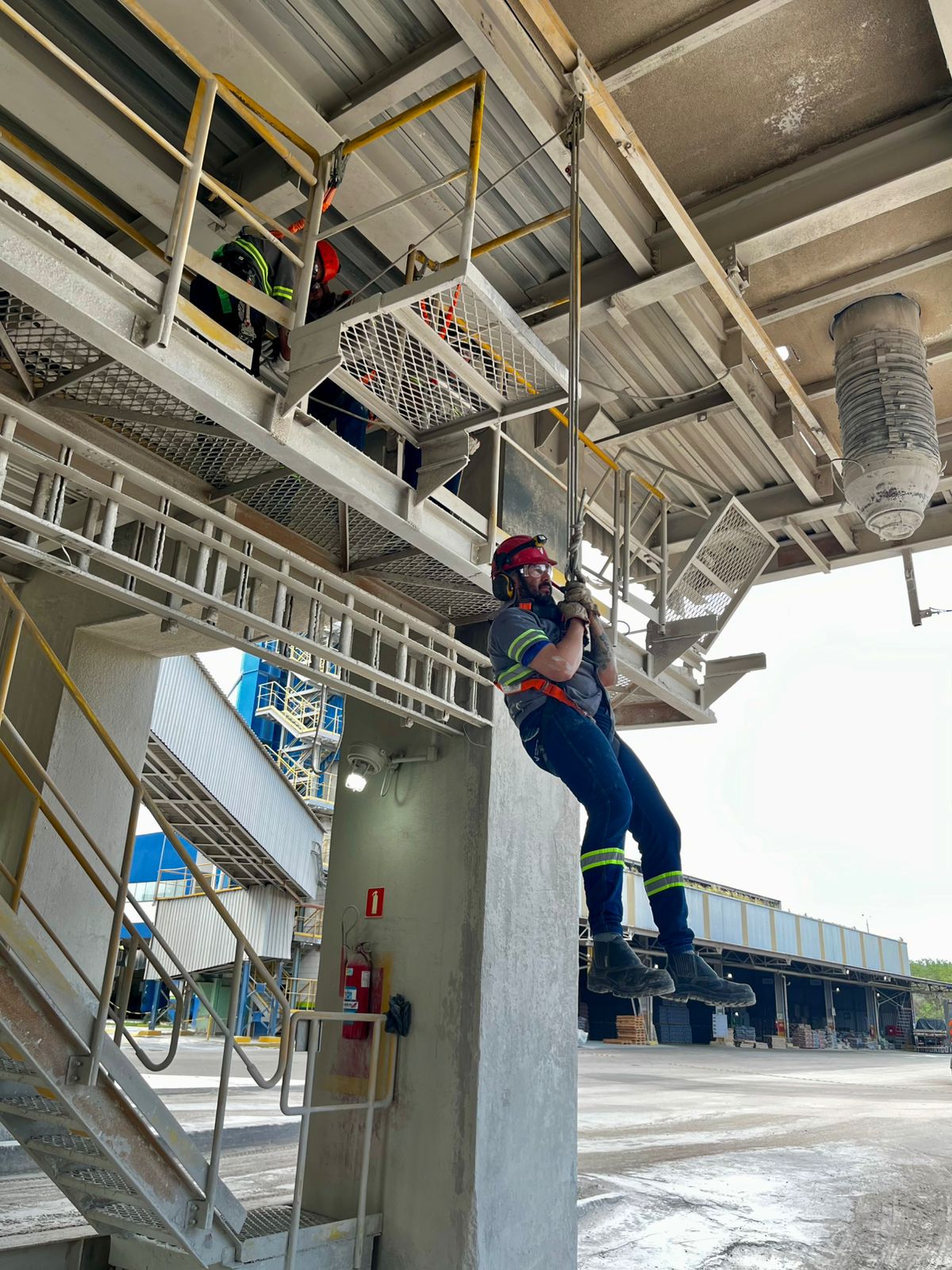 Treinamento para atividades em altura e resgate.