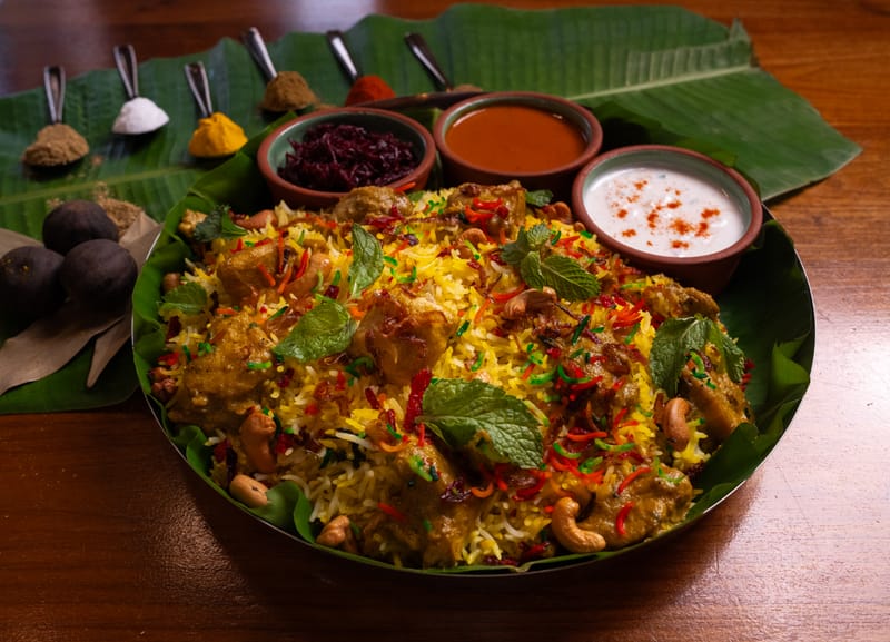 تصويرنا مطعم من المطاعم اللي تقدم أكل هندي بشكل مختلف 