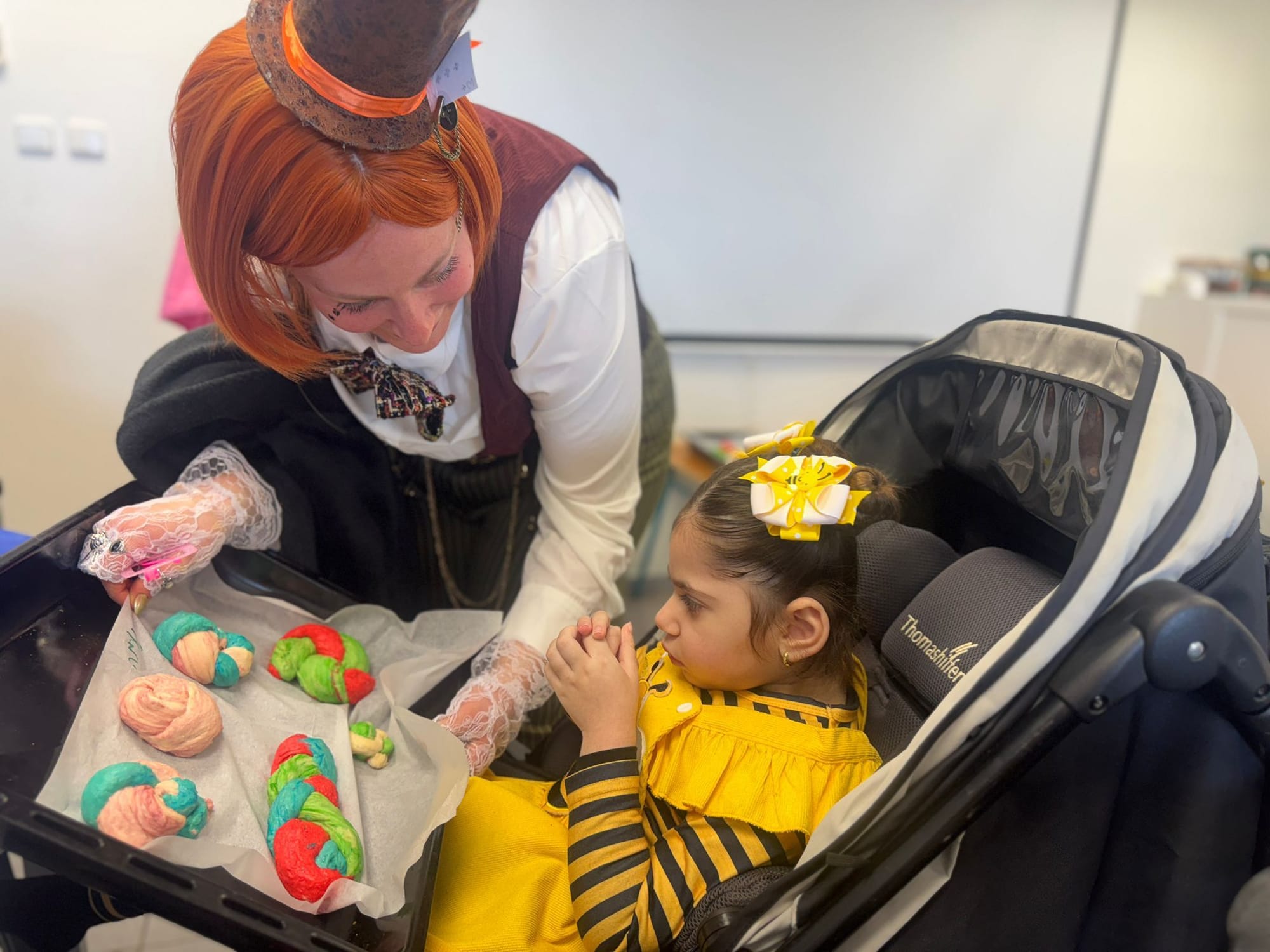 הכנת חלות צבעוניות וארוחת בוקר משותפת