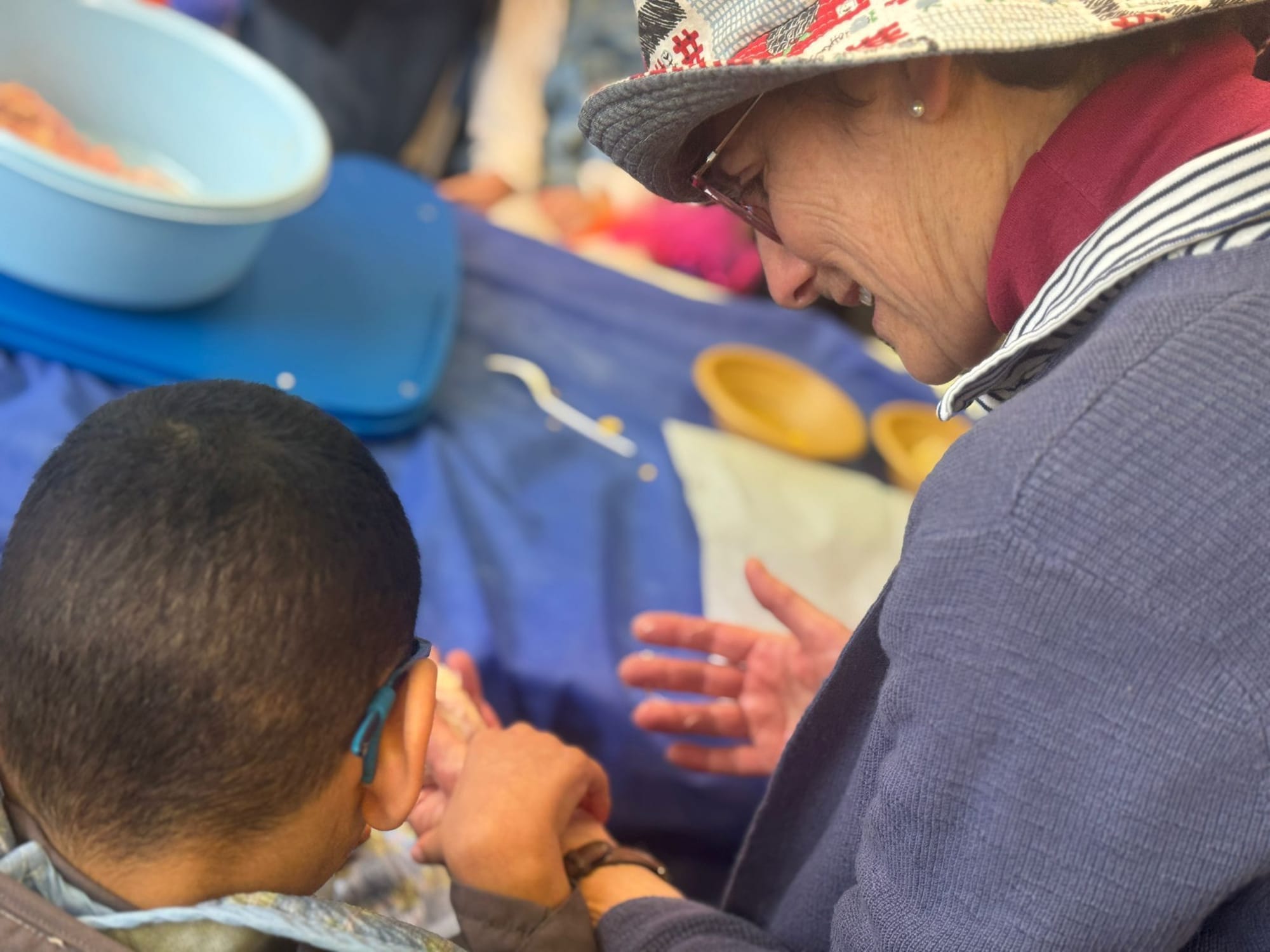 הכנת חלות צבעוניות וארוחת בוקר משותפת