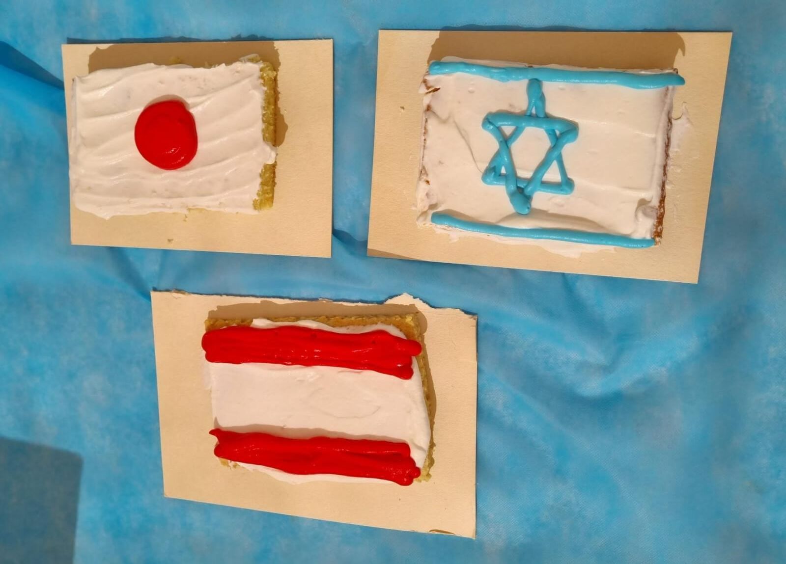 הכנת עוגות של דגלי מדינות עם אוקי וחן