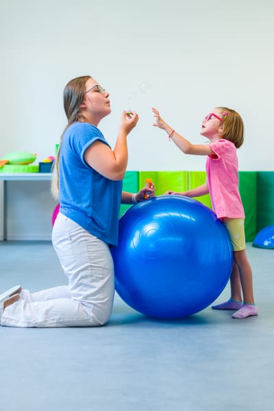 🧩 ¿Por qué la Terapia Ocupacional puede ayudar al desarrollo de tu hijo o hija? -Por Leslie Núñez Cerda – -CENTRO SIGALIT