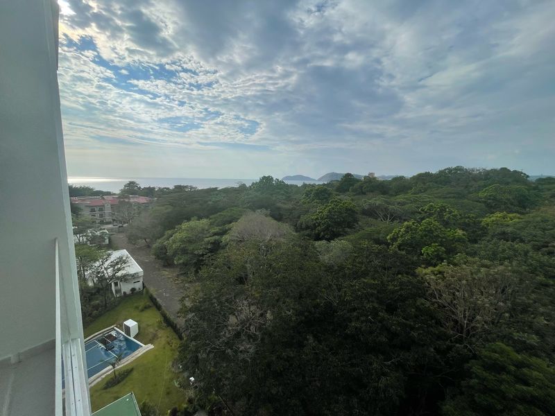 Newly Constructed 7th Floor Oasis- Walk to Beach