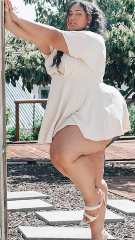 Why Curvy Women Turn Heads Everywhere