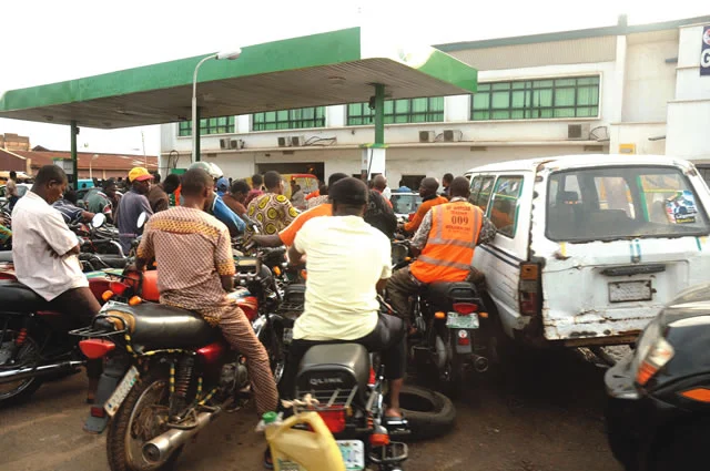 Nigerians Rush to Buy Petrol as Customs Sells Fuel at ₦600 per Litre