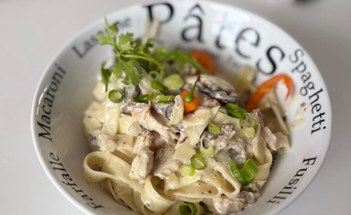 TAGLIATELLES ÉMINCÉ DE POULET BOUCANÉ