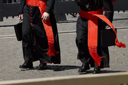 'Il Conclave sarà breve', due cardinali malati danno forfait